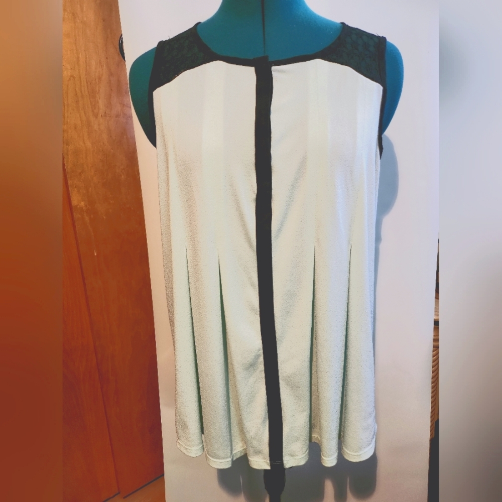 Lightly Used Elle Mint green sleeveless top and Cardigan, size small